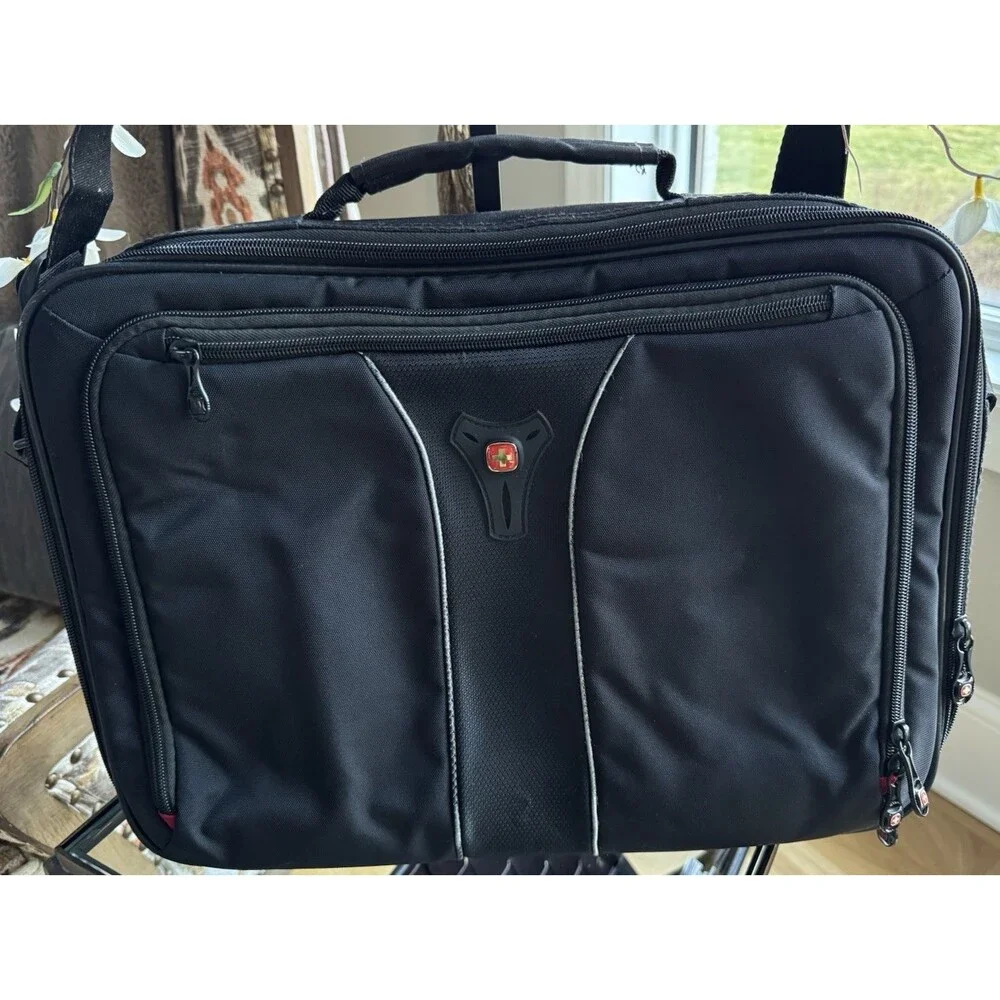 Wenger Swiss Gear Black Jasper Computer Case Shoulder Bag 17.5 x 3.5 x 13